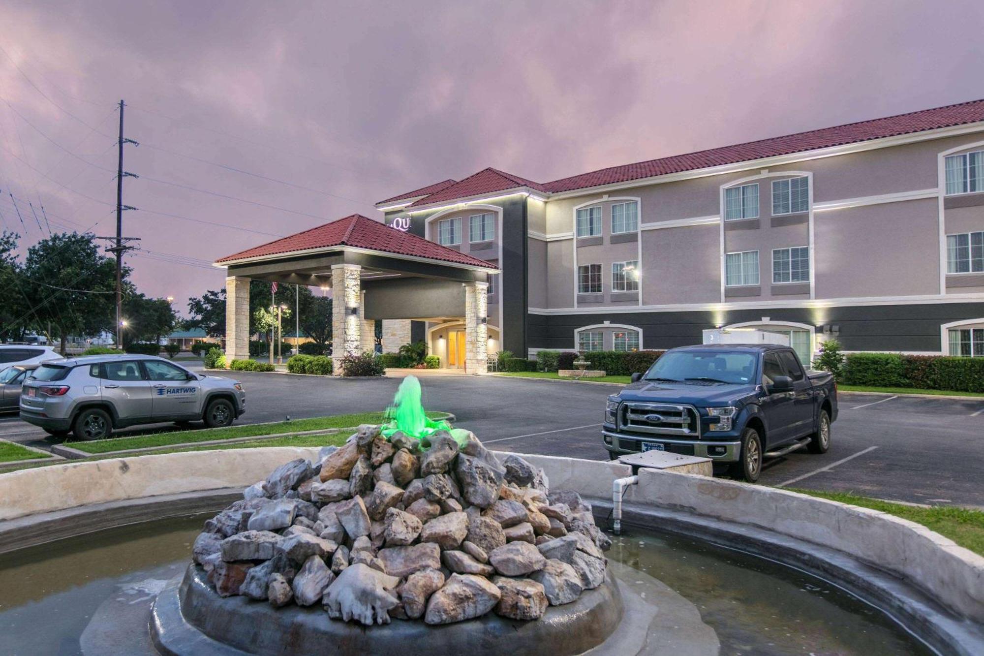 La Quinta By Wyndham Fredericksburg Otel Dış mekan fotoğraf